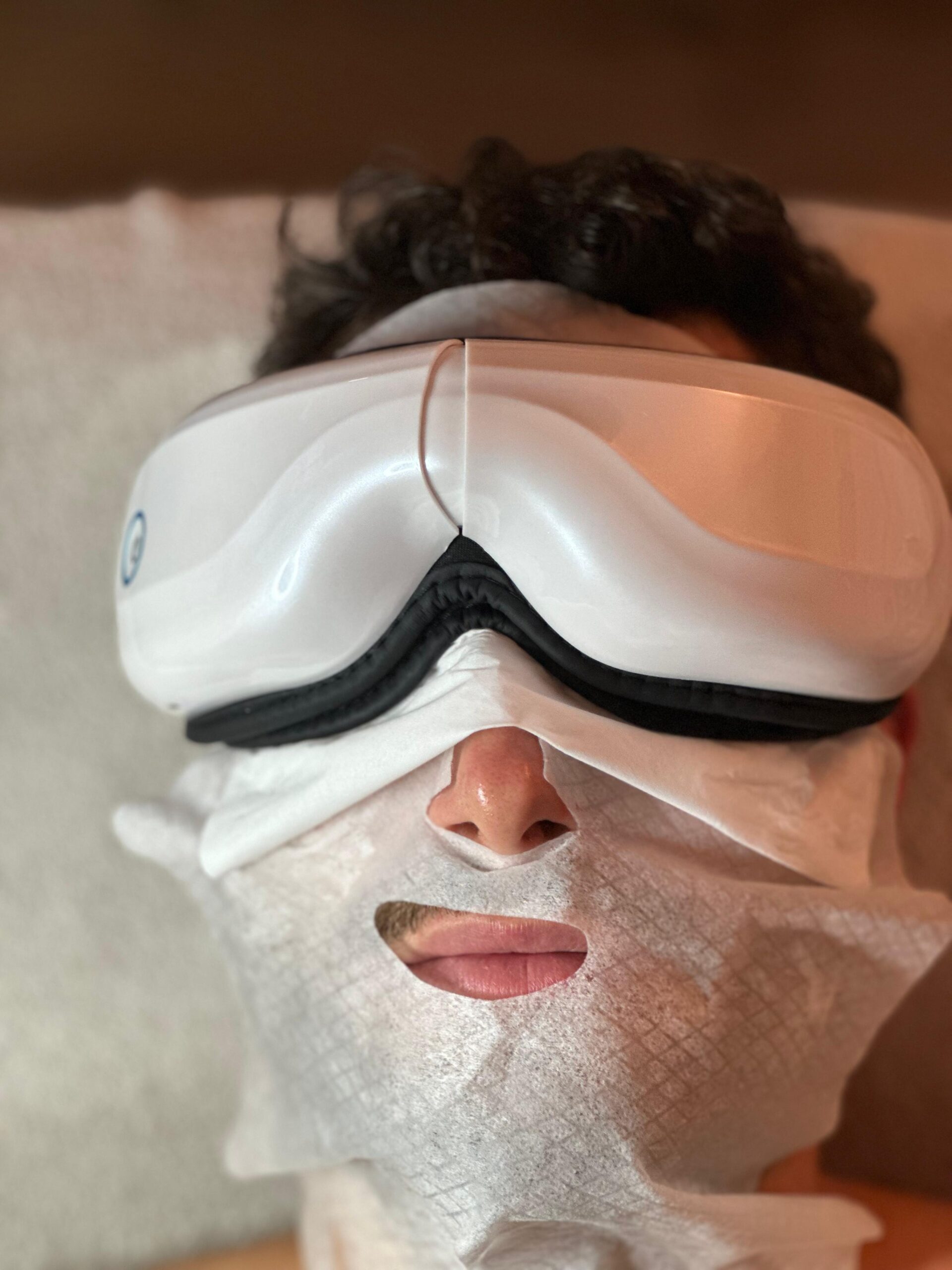Momento di relax durante trattamento viso